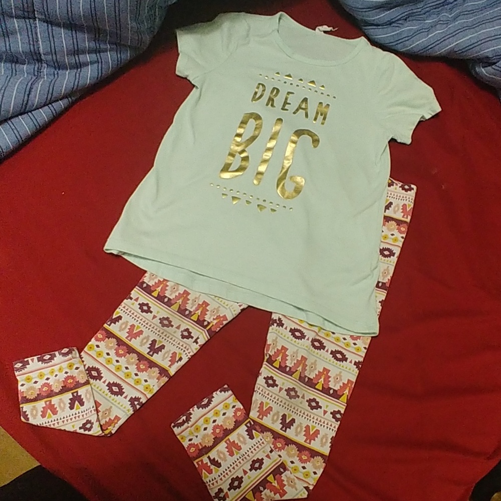 Clothes - Picture 2 of 4
